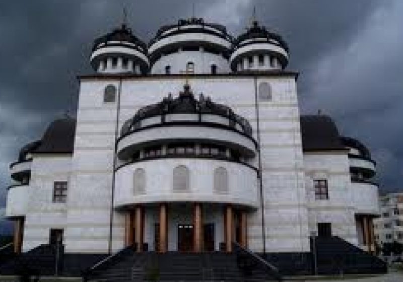 Catedrala din Mioveni va avea 5 clopote gravate cu numele primarului. Investiţia -peste 217.000 euro