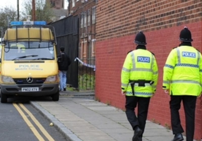 Doi români, bătuţi în Marea Britanie după ce au fost întrebaţi de unde sunt Doi români, bătuţi în Marea Britanie după ce au fost întrebaţi de unde sunt