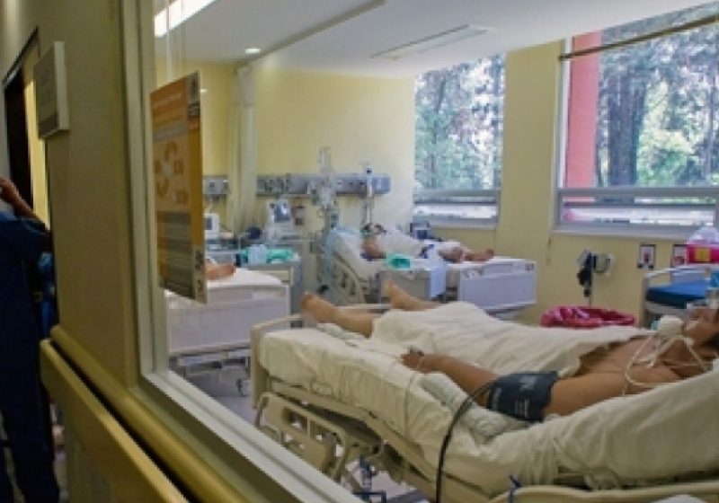 Femeie gravidă, diagnosticată cu gripă AH1N1, internată în stare gravă la Timişoara