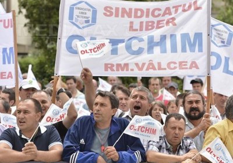 Greva foamei la Oltchim: Numărul protestatarilor a ajuns la 20