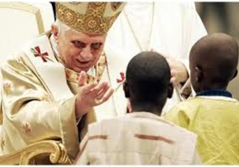 Papa a renunţat la pontificat din motive de sănătate, spune fratele său Papa a renunţat la pontificat din motive de sănătate, spune fratele său