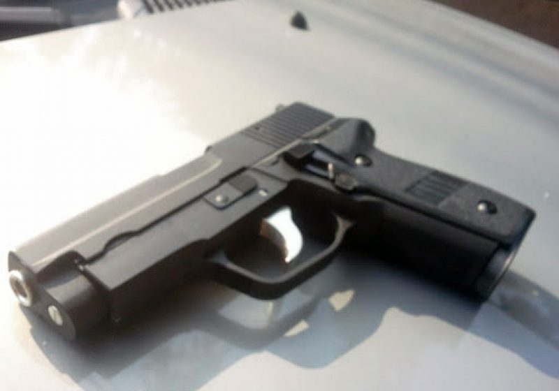 Poliţiştii au prins un hoţ cu cagulă şi pistol de jucărie, care jefuise o benzinărie