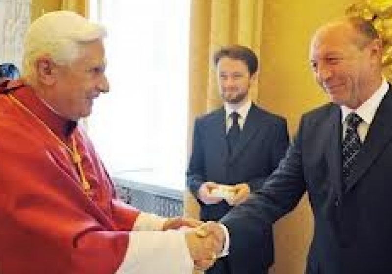 Preşedintele Traian Băsescu a ajuns la Roma, urmând să aibă convorbiri cu Papa Benedict al XVI-lea