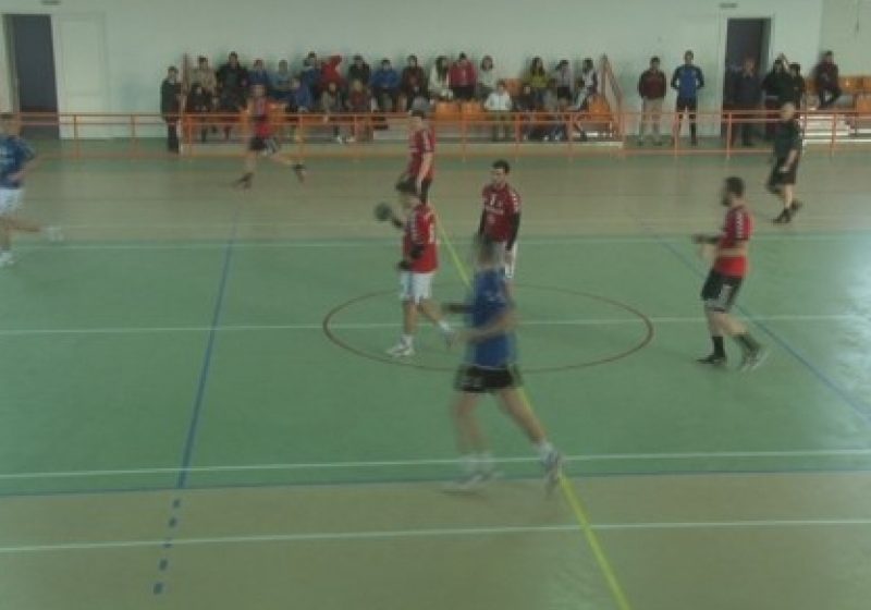 Sala de sport din Ocna Şugatag a găzduit la sfârşitul săptămânii un meci de handbal demonstrativ Sala de sport din Ocna Şugatag a găzduit la sfârşitul săptămânii un meci de handbal demonstrativ