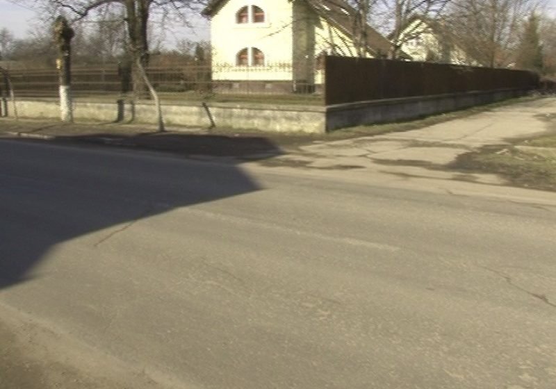 Sighet: Pietonul care a "lovit" o maşină Sighet: Pietonul care a "lovit" o maşină