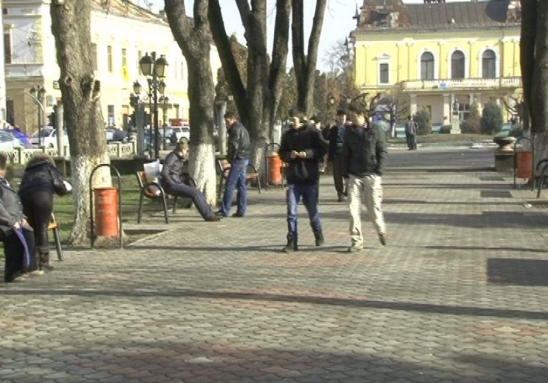 Sighet: Vremea bună, parcul plin de oameni Sighet: Vremea bună, parcul plin de oameni