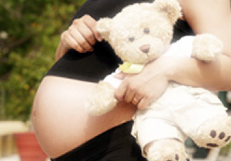 Suceava: Elevă în clasa a opta însărcinată. Prietenul fetei e cercetat pentru act sexual cu un minor