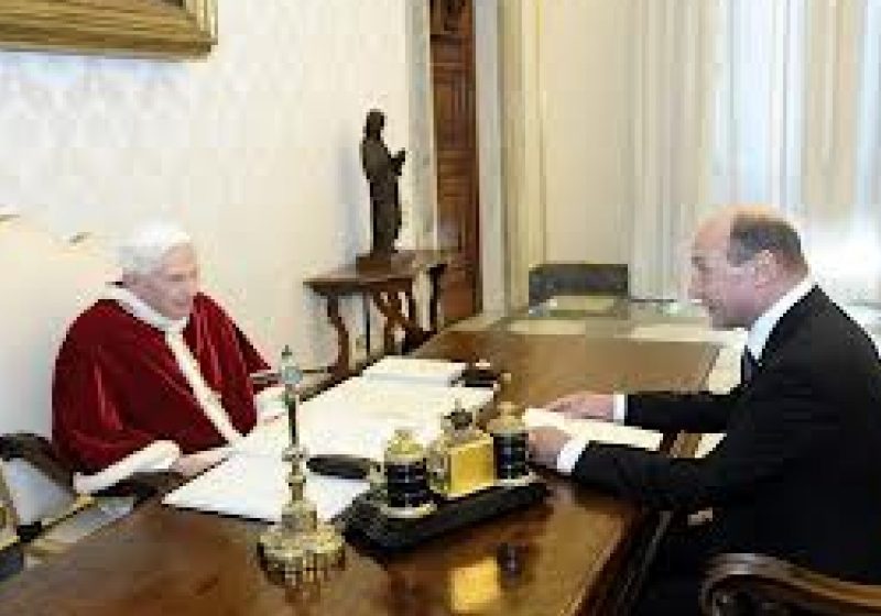 Traian Băsescu i-a transmis Papei Benedict al XVI-lea un mesaj din partea patriarhului Daniel Traian Băsescu i-a transmis Papei Benedict al XVI-lea un mesaj din partea patriarhului Daniel