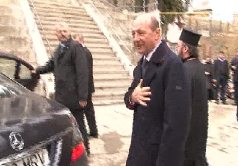 Rohia: Preşedintele Traian Băsescu i-a adus un ultim omagiu părintelui Serafim Man Rohia: Preşedintele Traian Băsescu i-a adus un ultim omagiu părintelui Serafim Man