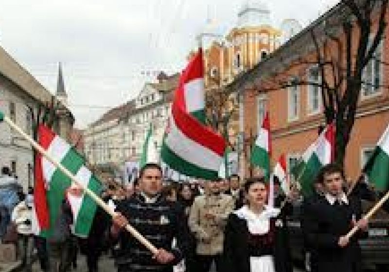 Ungaria ameninţă cu măsuri diplomatice în privinţa interzicerii simbolurilor etnice de către România