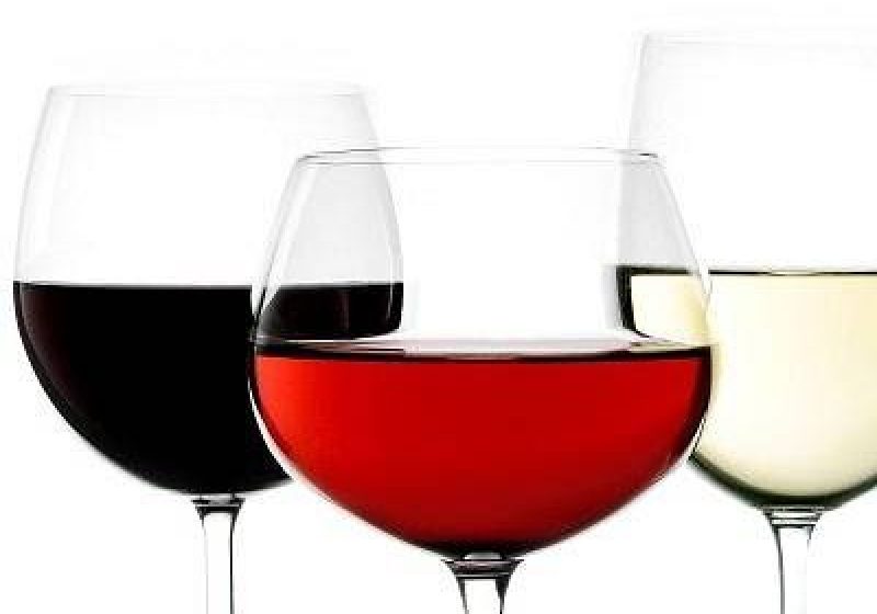 Peste 20.000 de sticle de vin mai scumpe de 100 de euro vândute anual în România
