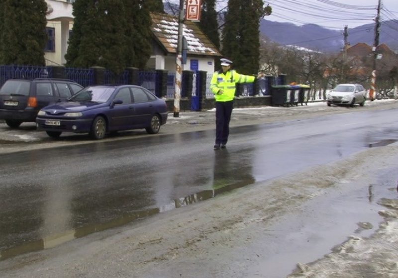 16 sancţiuni contravenţionale aplicate în cadrul unei acţiuni rutiere în localităţile Dragomireşti, Şieu şi Botiza 16 sancţiuni contravenţionale aplicate în cadrul unei acţiuni rutiere în localităţile Dragomireşti, Şieu şi Botiza