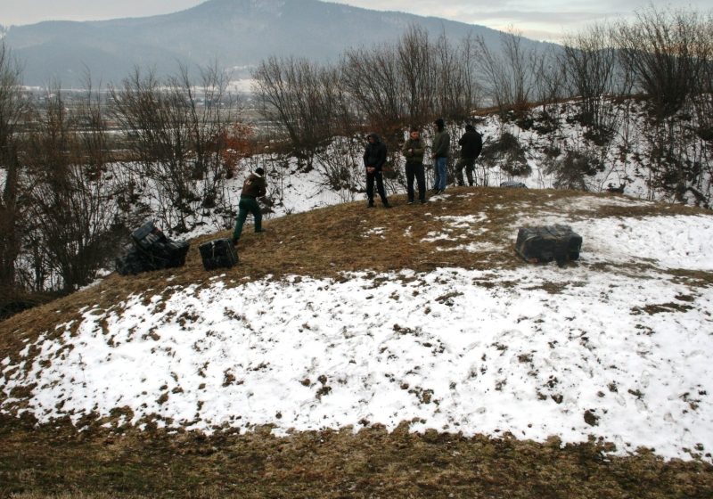 Patru persoane reţinute şi aproximativ 14.500 pachete ţigări confiscate la frontiera cu Ucraina