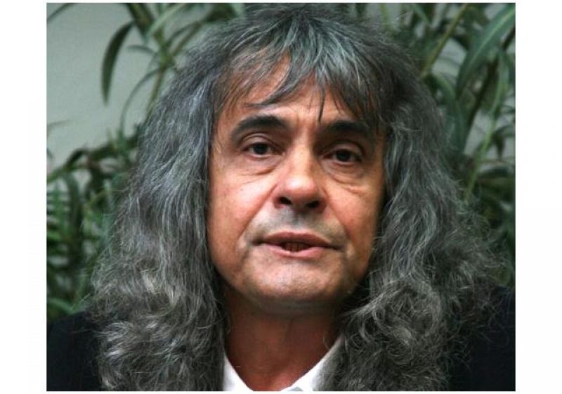 Cristi Minculescu lansează primele piese după despărţirea de Iris într-un concert la Sala Palatului Cristi Minculescu lansează primele piese după despărţirea de Iris într-un concert la Sala Palatului