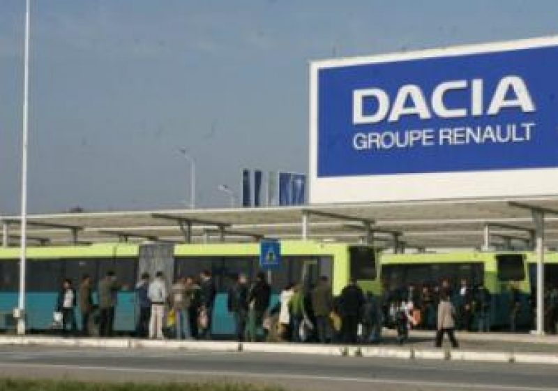 Dacia: Protestul este ilegal. Participanţii la grevă nu vor fi plătiţi Dacia: Protestul este ilegal. Participanţii la grevă nu vor fi plătiţi