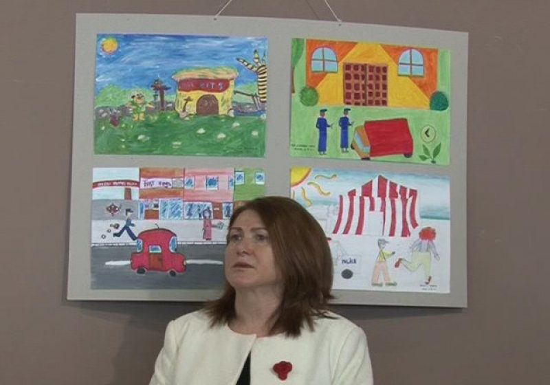 Baia Mare: EXPOZIŢIE – Oamenii legii, văzuţi prin ochii micilor artişti de la Liceul de Artă