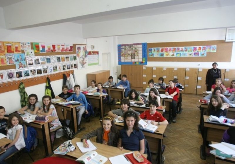 Ministrul Educaţiei: La unele materii să nu se mai dea note. Elevul să vină la şcoală de plăcere