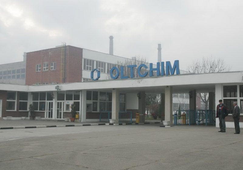 Nou protest la Oltchim: Peste 200 de angajaţi au blocat DN 64