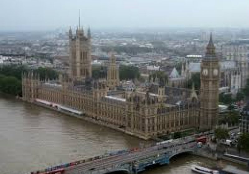 Presa britanică: Sute de mii de moldoveni se pregătesc să migreze în Marea Britanie cu paşapoarte româneşti Presa britanică: Sute de mii de moldoveni se pregătesc să migreze în Marea Britanie cu paşapoarte româneşti