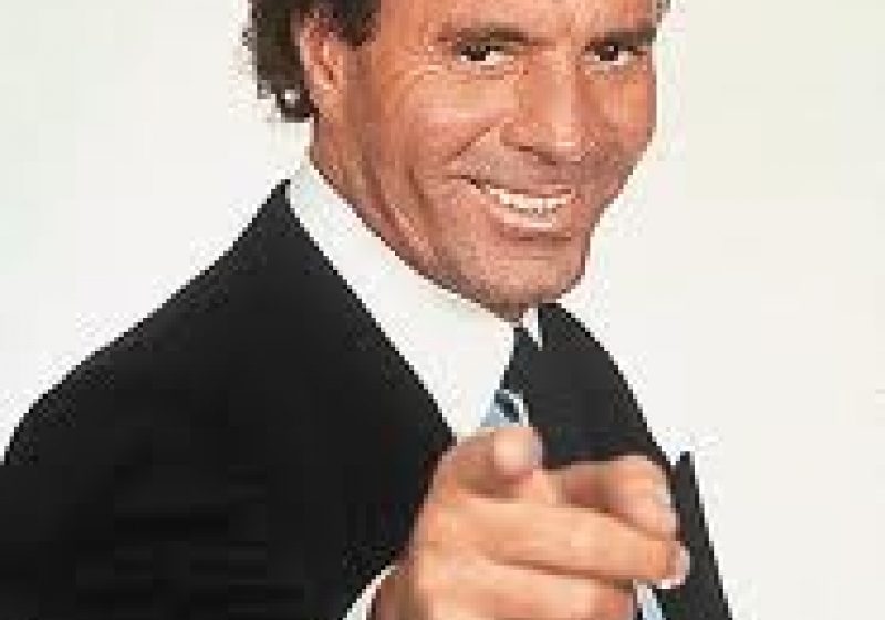 Record Guinness: Julio Iglesias, artistul latino cu cele mai multe discuri vândute pe plan mondial Record Guinness: Julio Iglesias, artistul latino cu cele mai multe discuri vândute pe plan mondial