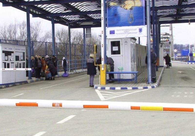 Sighet: Circulaţia prin Punctul de Trecere al Frontierei Sighet se desfăşoară în condiţii normale, astfel încât nu a fost nevoie de o suplimentare a personalului Sighet: Circulaţia prin Punctul de Trecere al Frontierei Sighet se desfăşoară în condiţii normale, astfel încât nu a fost nevoie de o suplimentare a personalului