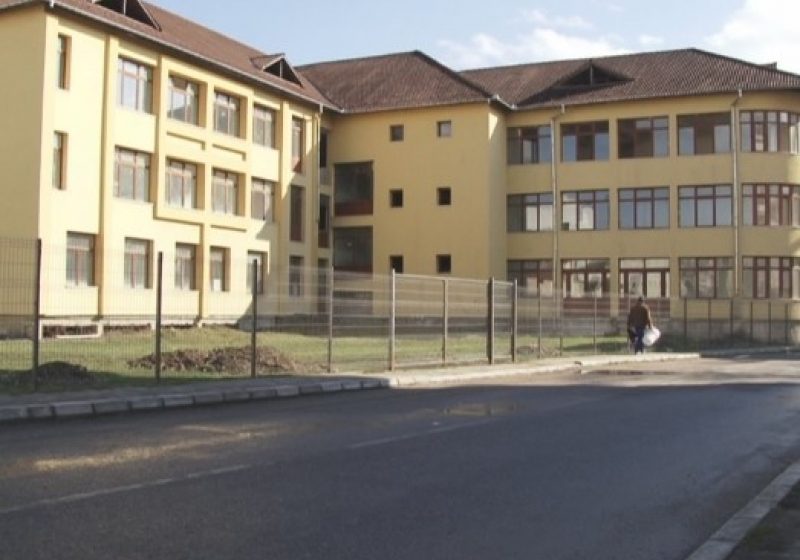 SIGHET: Şcoala abandonată de pe Lucian Blaga are viitor, spune conducerea Primăriei Sighet SIGHET: Şcoala abandonată de pe Lucian Blaga are viitor, spune conducerea Primăriei Sighet