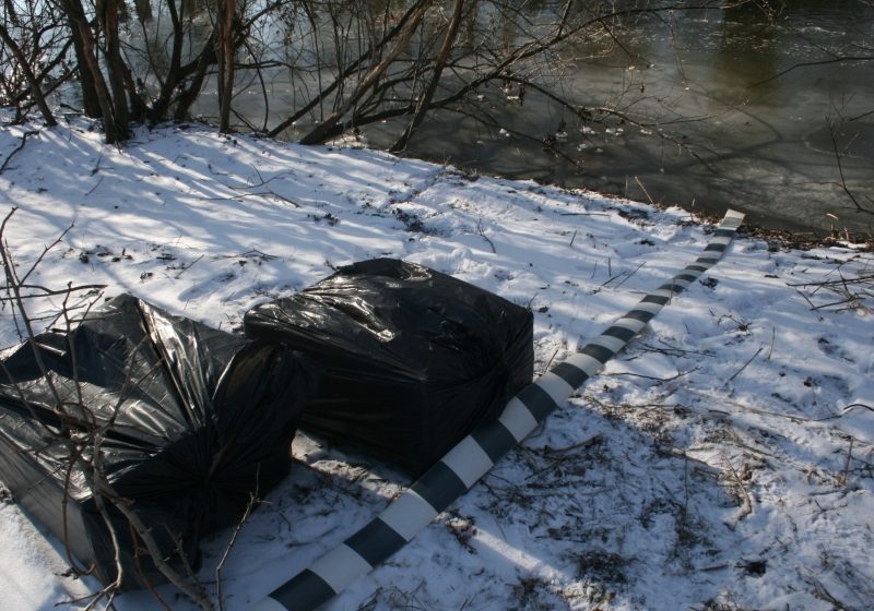 Trei cetăţeni români depistaţi la frontieră cu 5.500 pachete ţigări de contrabandă