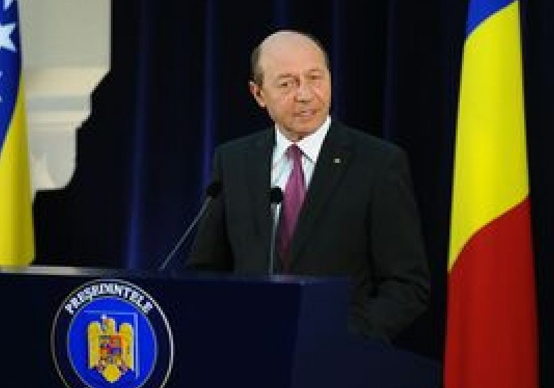 Traian Băsescu cere reexaminarea legii care aduce modificări statutului cadrelor militare