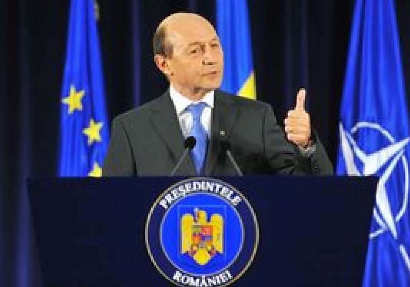Băsescu: Ar fi eronat să se reducă cvorumul pentru refrendumul privind revizuirea Constituţiei