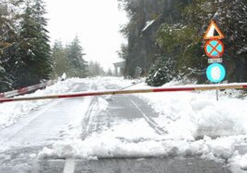Drumuri închise în nordul Moldovei din cauza condiţiilor meteorologice Drumuri închise în nordul Moldovei din cauza condiţiilor meteorologice
