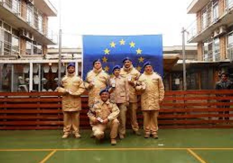 10 militari români cu misiuni în Afganistan, medaliaţi de Comandantul forţelor terestre SUA din Europa 10 militari români cu misiuni în Afganistan, medaliaţi de Comandantul forţelor terestre SUA din Europa
