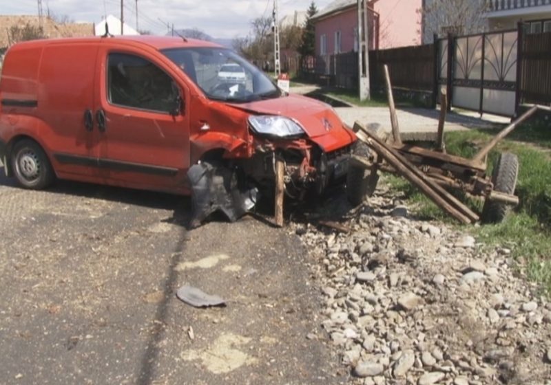 ACCIDENT: Un căruţaş a ajuns la spital după ce atelajul pe care îl conducea a fost lovit de un autoturism ACCIDENT: Un căruţaş a ajuns la spital după ce atelajul pe care îl conducea a fost lovit de un autoturism