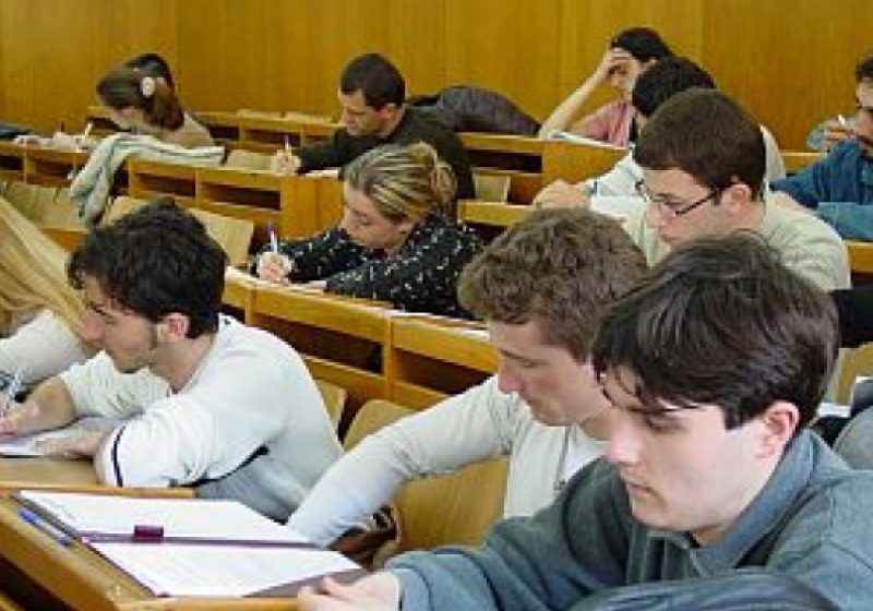 ADMITERE FACULTATE 2013: Universităţile vor putea lua în considerare şi notele obţinute de candidaţi în timpul liceului