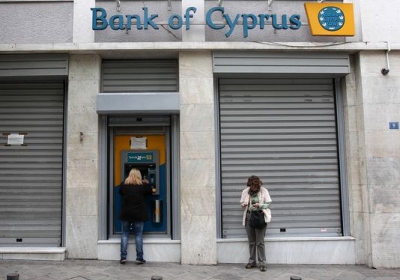 Bank of Cyprus închide temporar sucursala din România. Bancomatele rămân funcţionale