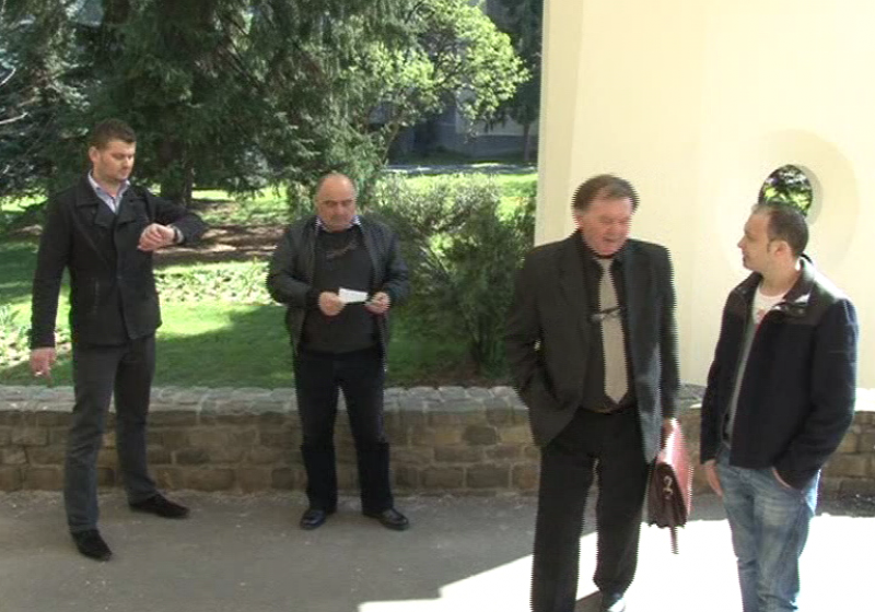 Baia Mare: ŞEDINŢĂ FOND FUNCIAR – Borşeni revoltaţi, după ce nu au fost lăsaţi să participe la întrunirea cu prefectul (VIDEO) Baia Mare: ŞEDINŢĂ FOND FUNCIAR – Borşeni revoltaţi, după ce nu au fost lăsaţi să participe la întrunirea cu prefectul (VIDEO)