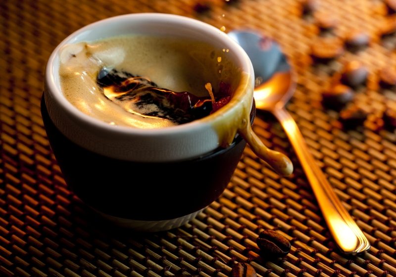 Consumul excesiv de cafea contribuie la reducerea sânilor