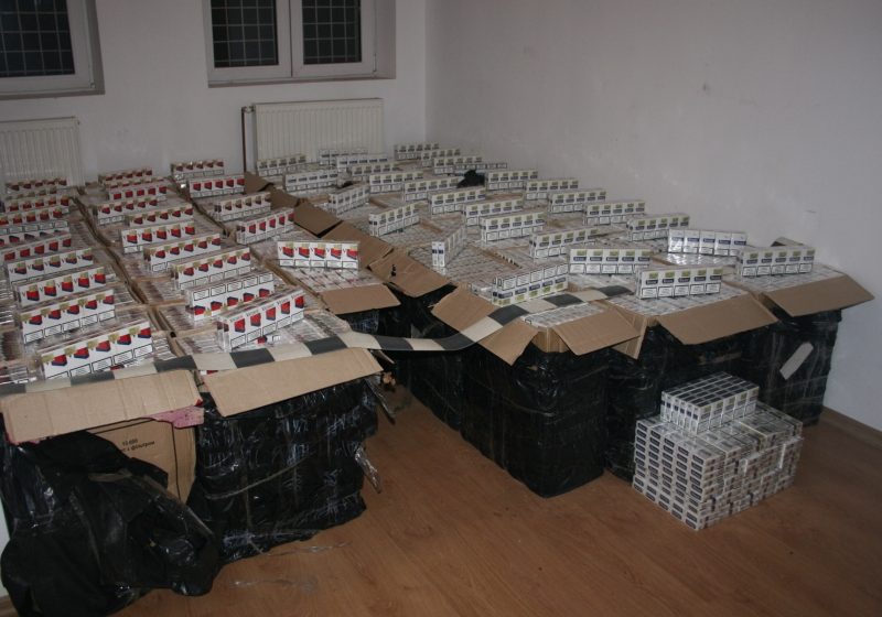 12 focuri de armă pentru reținerea contrabandiștilor, peste 32.000 pachete de țigări confiscate. 12 focuri de armă pentru reținerea contrabandiștilor, peste 32.000 pachete de țigări confiscate.