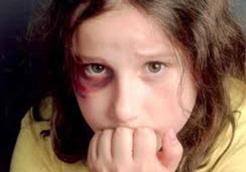 Două surori din Ţicău internate la spital după ce au fost agresate fizic de proriul tată