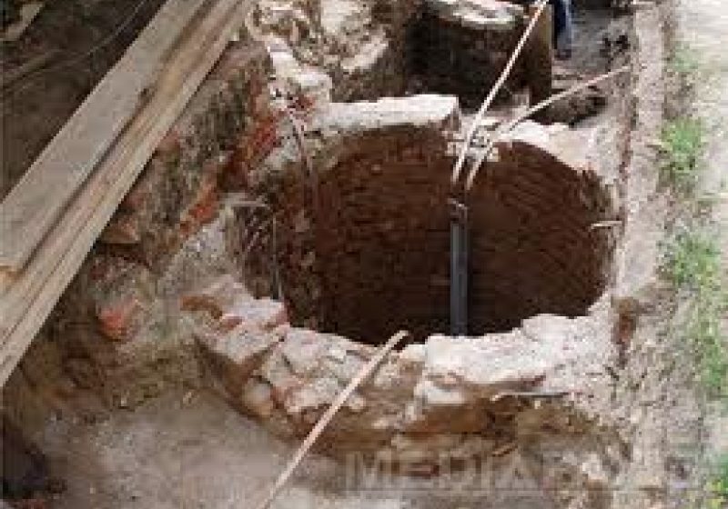 Copil de trei ani, SALVAT dintr-o fântână. El a fost transportat la spital cu un elicopter