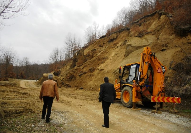 Rohia: Blocurile de piatră instabile de pe versant vor fi dislocate controlat cu material exploziv