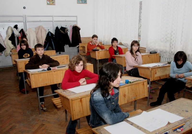 Elevii şi preşcolarii se întorc la cursuri Elevii şi preşcolarii se întorc la cursuri