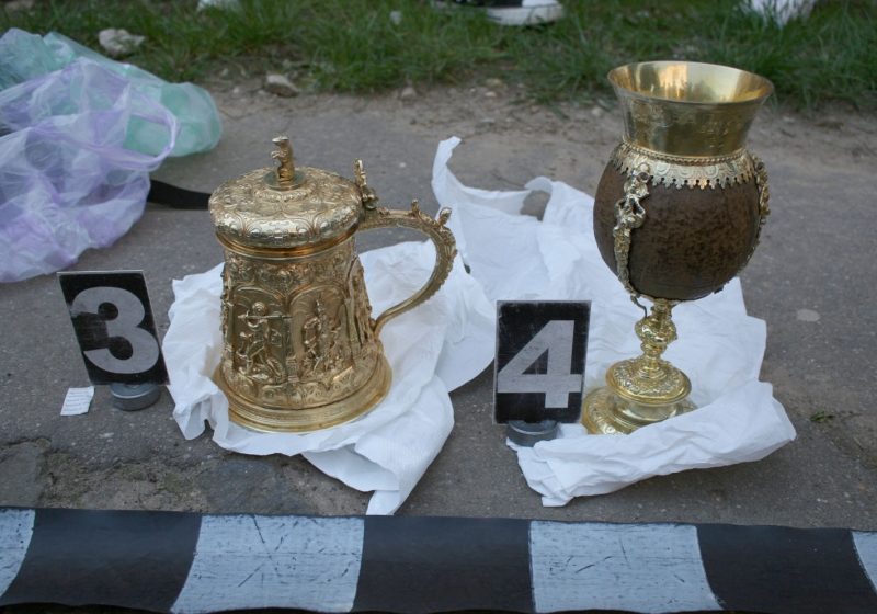 FURT: Obiecte de patrimoniu maghiar în valoare de 30 000 euro, descoperite de poliţiştii de frontieră FURT: Obiecte de patrimoniu maghiar în valoare de 30 000 euro, descoperite de poliţiştii de frontieră
