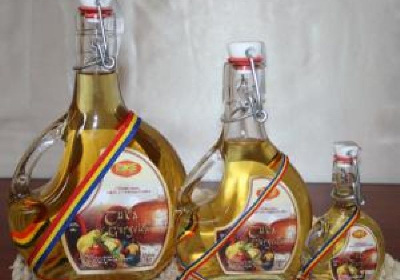 Maramureş: 500 de litri ţuică în valoare de 12 500 lei, confiscată de poliţiştii Maramureş: 500 de litri ţuică în valoare de 12 500 lei, confiscată de poliţiştii