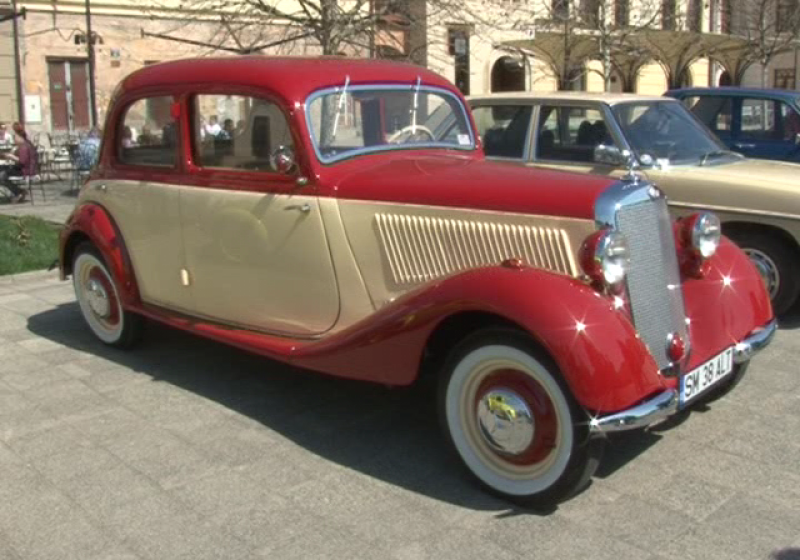 Baia Mare: RETRO PARADA PRIMĂVERII – Vehicule istorice din 1938 şi 1953, printre "bijuteriile" expoziţiei (FOTO)