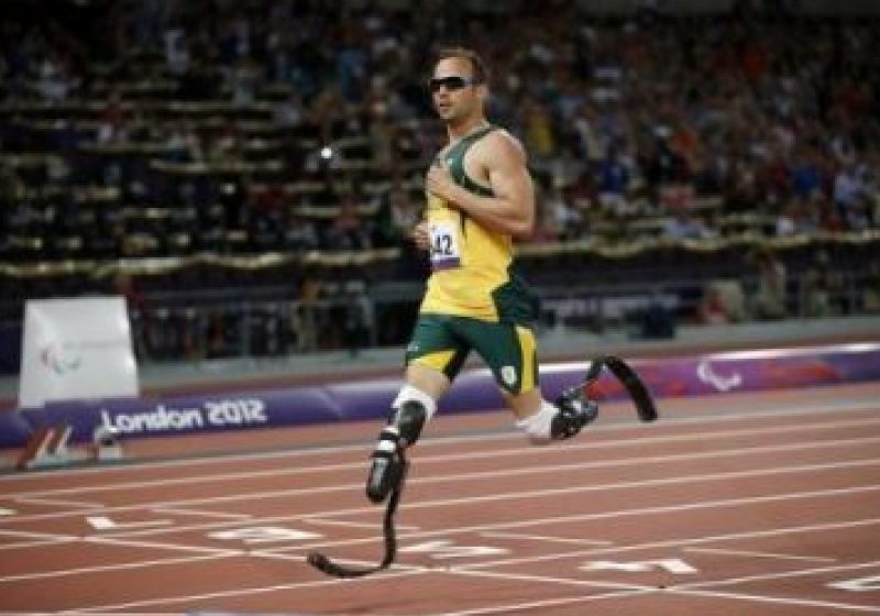 Oscar Pistorius a revenit pe pistă, la mai puţin de două luni după ce şi-a împuşcat prietena Oscar Pistorius a revenit pe pistă, la mai puţin de două luni după ce şi-a împuşcat prietena