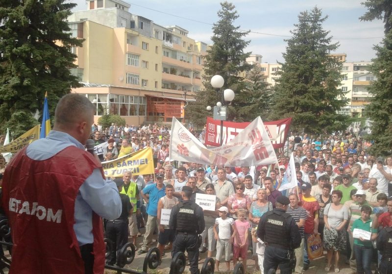 Peste 200 de oameni vor manifesta joi în Bucureşti, cerând protejarea metalurgiei româneşti