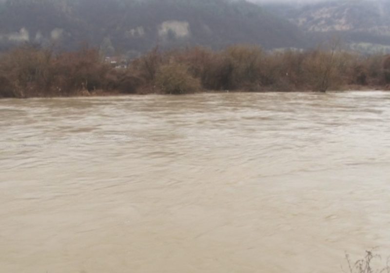 Prelungire a Codurilor Galben şi Portocaliu de viituri în trei bazine hidrografice, până miercuri seară Prelungire a Codurilor Galben şi Portocaliu de viituri în trei bazine hidrografice, până miercuri seară