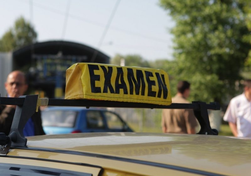 Proba practică şi cea teoretică a examenului pentru permisul de conducere vor fi filmate