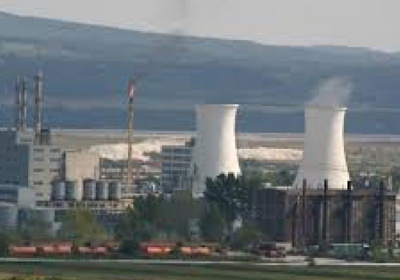 PROTEST LA GUVERN: Aproape 1.000 de angajaţi de la Oltchim îi cer premierului să rezolve situaţia combinatului din Râmnicu Vâlcea