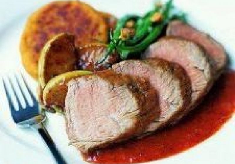 Reţeta zilei: Friptură de porc cu sos de prune